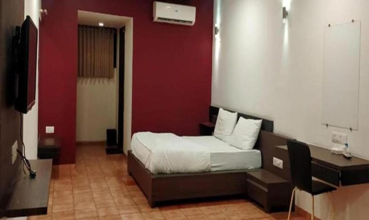 Hotel Sun N Step Club Ahmadábád Kültér fotó