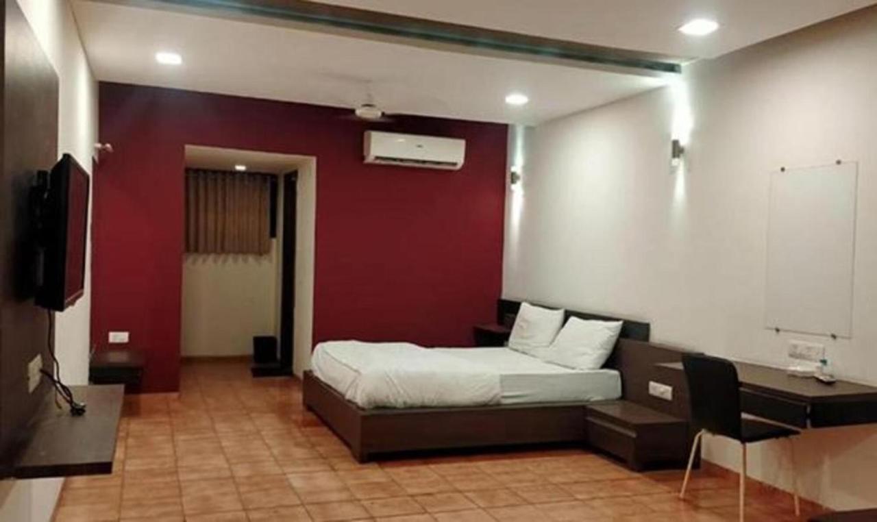 Hotel Sun N Step Club Ahmadábád Kültér fotó