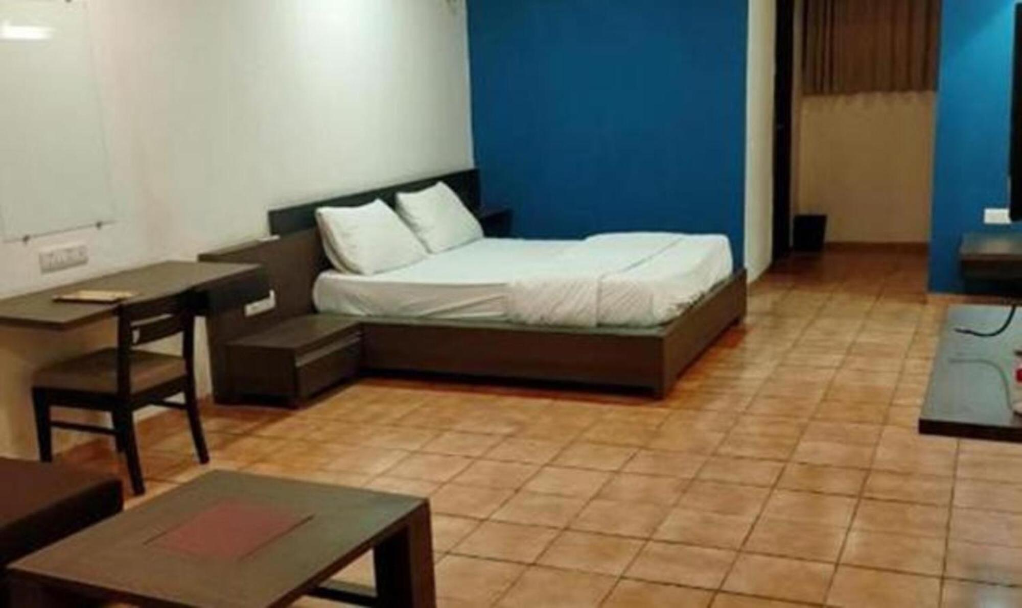 Hotel Sun N Step Club Ahmadábád Kültér fotó