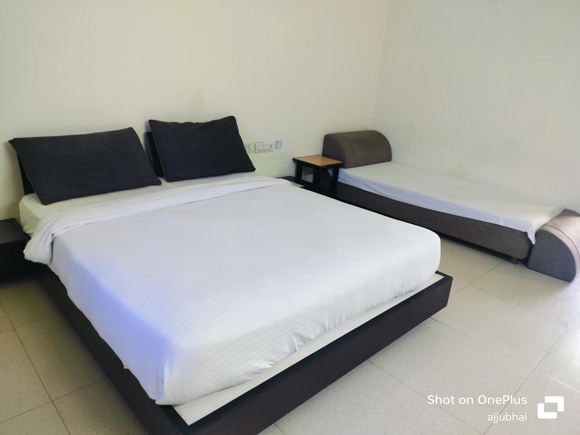 Hotel Sun N Step Club Ahmadábád Kültér fotó