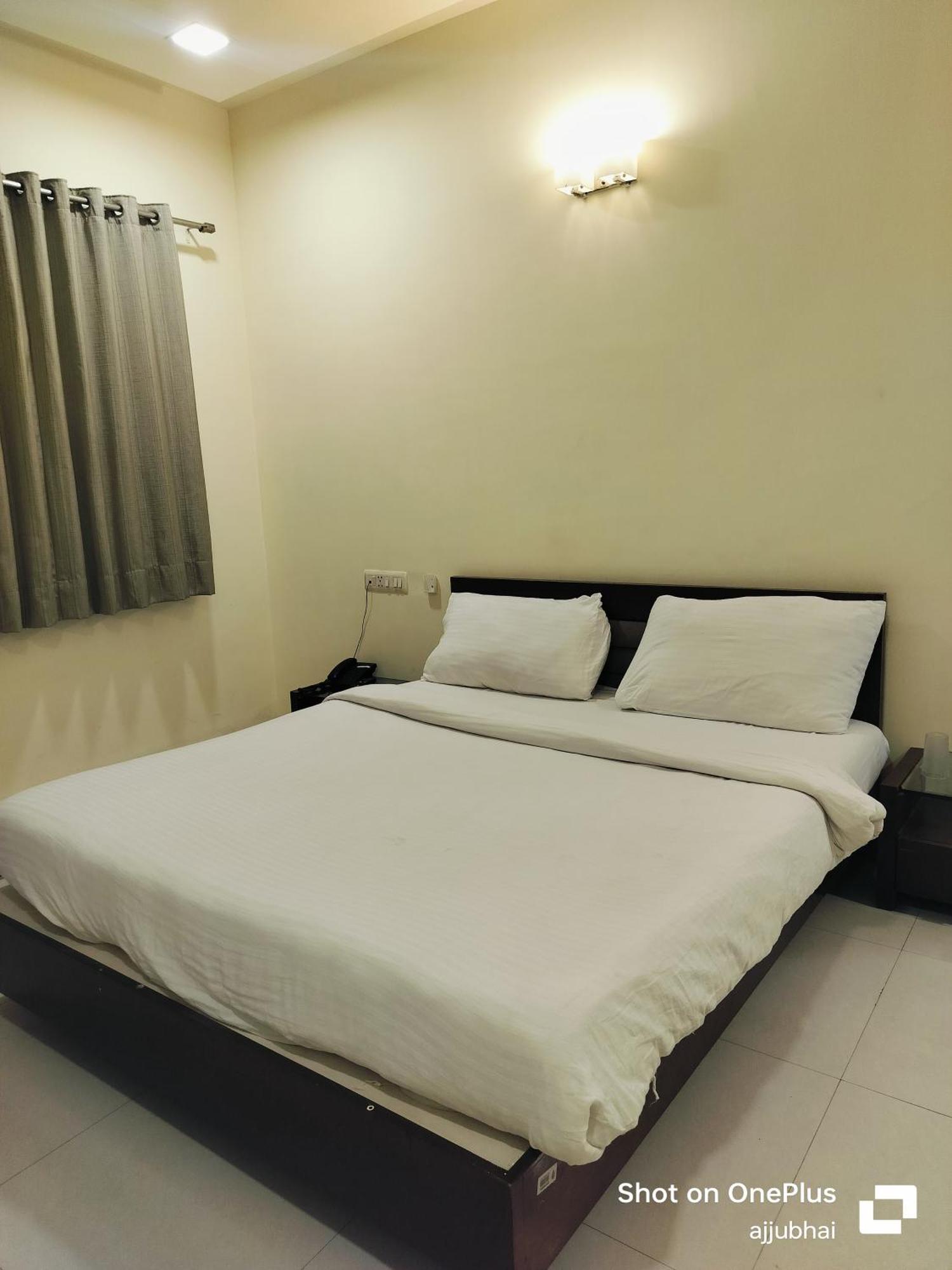 Hotel Sun N Step Club Ahmadábád Kültér fotó